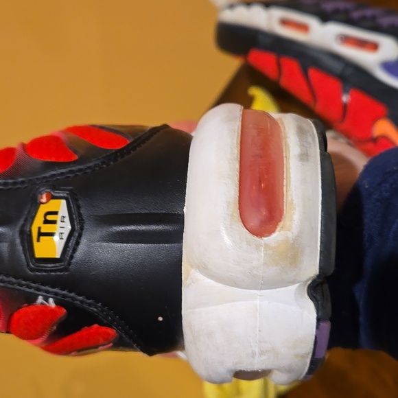 Nike Vibrant Red and Black Athletic Shoes Mens Size 12 - Picture 14 of 16